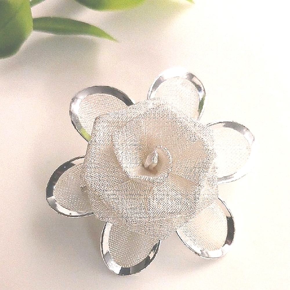 AAi Vintage Silver Tone Metal Mesh Floral Brooch
